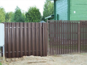 Забор из евроштакетника в шахматном порядке 46 метров фото цена под ключ