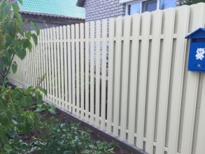 Забор из евроштакетника на ленточном фундаменте 44 метра фото недорого