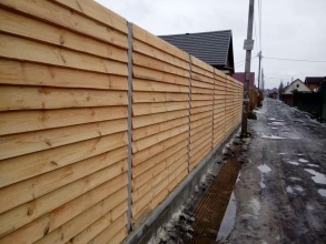 Деревянный забор елочка 150 метров фото в Лесном